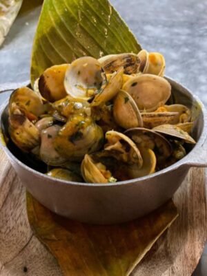 Almejas al Ajillo